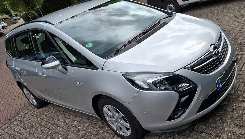 Silber Gebraucht 2012 Opel Zafira Tourer Edition Van / Kleinbus | 10.990 € (Fairer Preis) - Bild 1/4