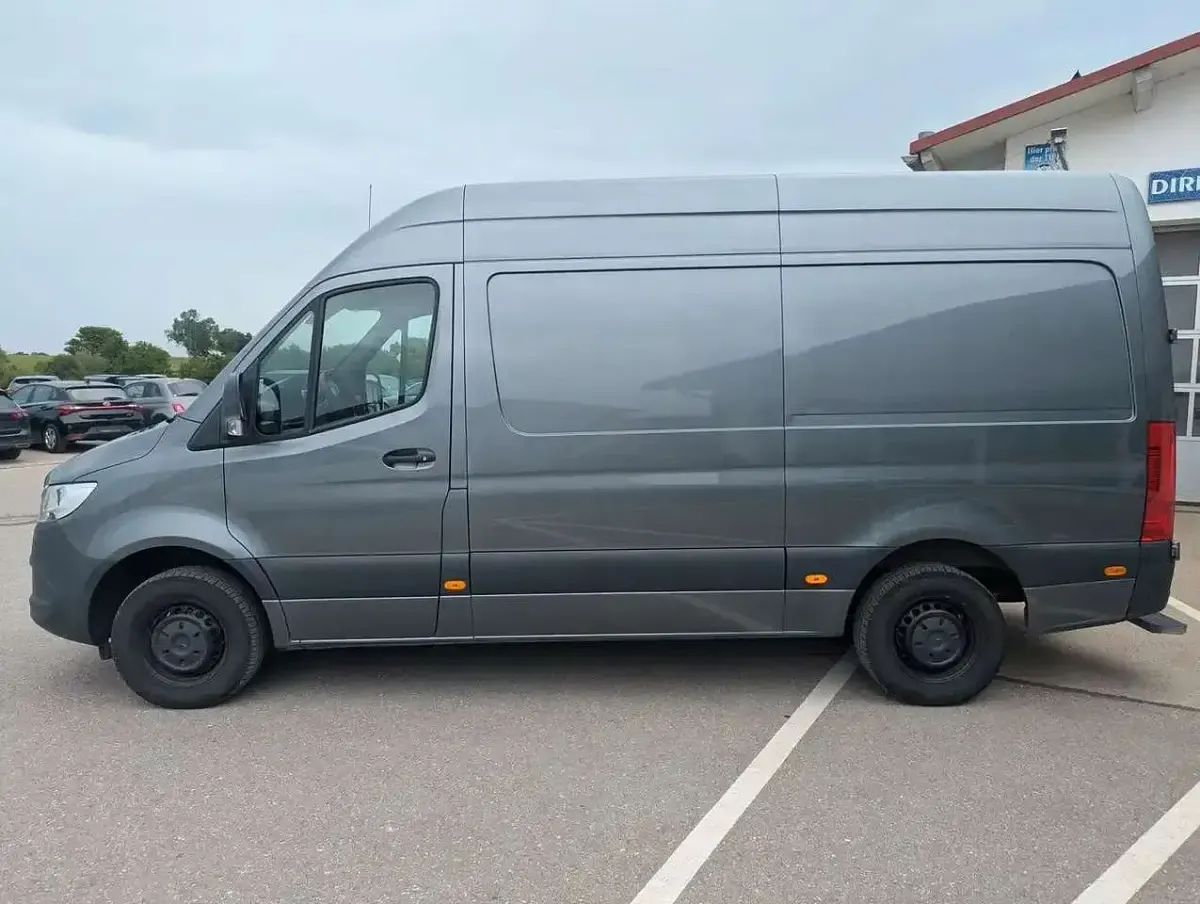 Gebraucht Mercedes Sprinter 163 PS (119 kW) 2020 Selenitgrau Van