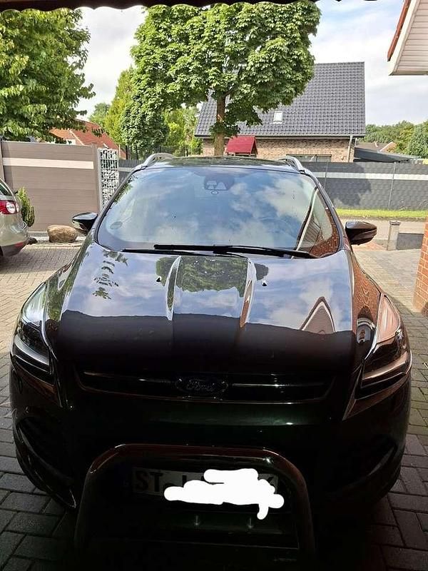 Grau Gebraucht 2016 Ford Kuga Individual SUV | 18.500 € (Fairer Preis) - Bild 1/4