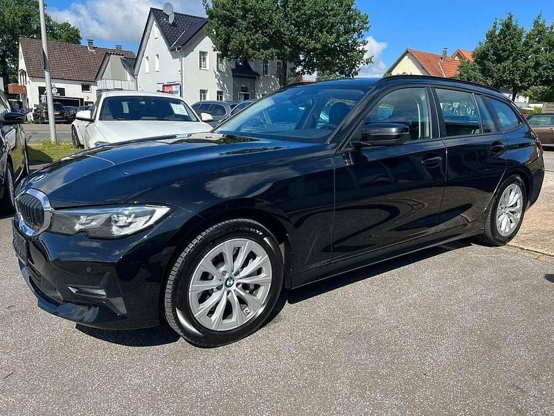 Schwarz Gebraucht 2020 BMW 330 Performance Kombi | 23.999 € - Bild 1/4