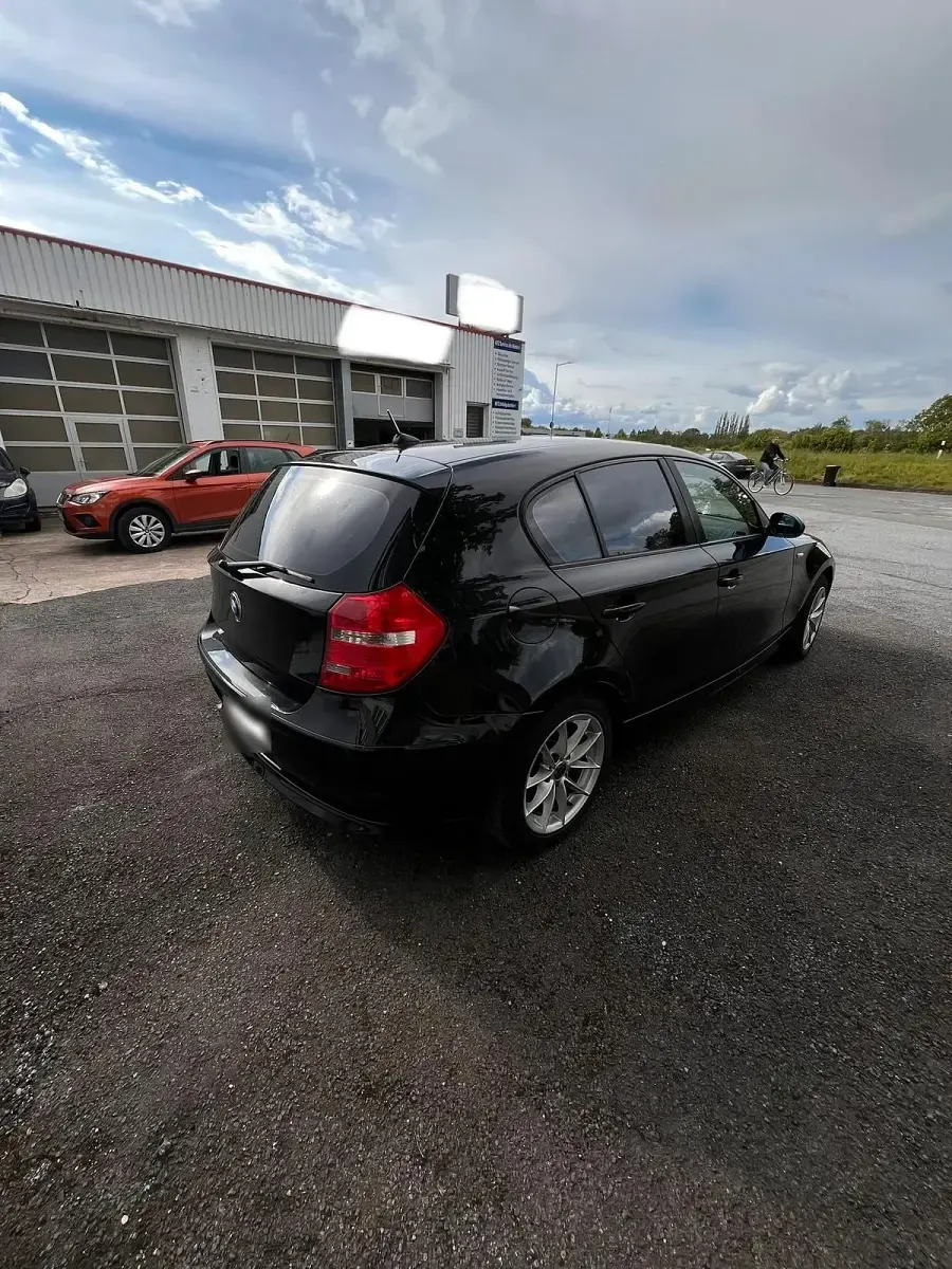 Gebraucht BMW 116 122 PS (89 kW) 2008 Schwarz Kleinwagen