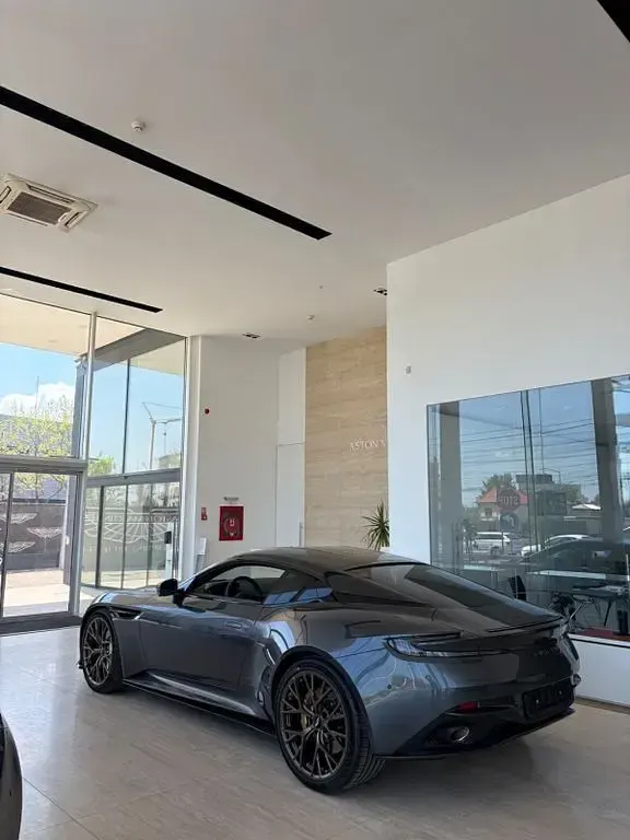 Neu Aston Martin DB12 680 PS (500 kW) 2026 Grau