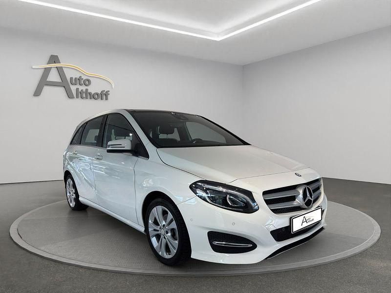 Weiß Gebraucht 2016 Mercedes B200 Van / Kleinbus | 17.999 € (Etwas zu teuer) - Bild 1/4