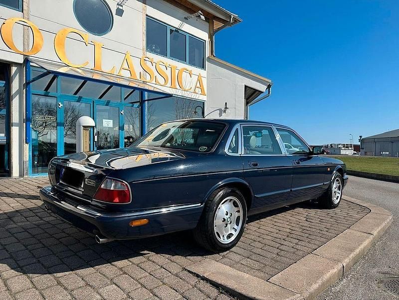 Gebraucht Jaguar XJ8 284 PS (208 kW) 2000 Blau Limousine