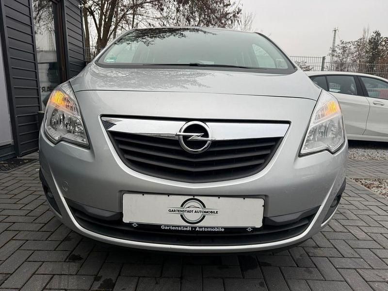 Gebraucht Opel Meriva 101 PS (74 kW) 2013 Silber Van / Kleinbus