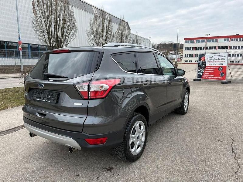 Gebraucht Ford Kuga Trend 120 PS (88 kW) 2018 Grau SUV