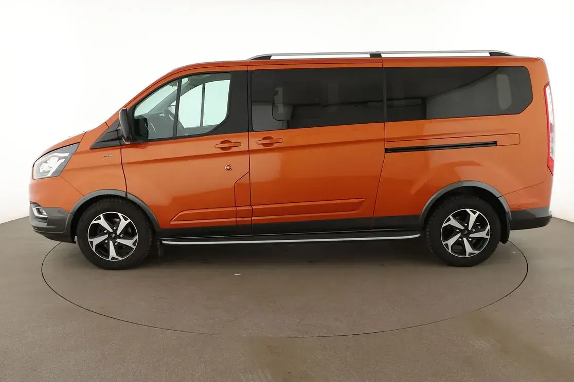 Gebraucht Ford Tourneo Active 170 PS (125 kW) 2023 Orange Van / Kleinbus