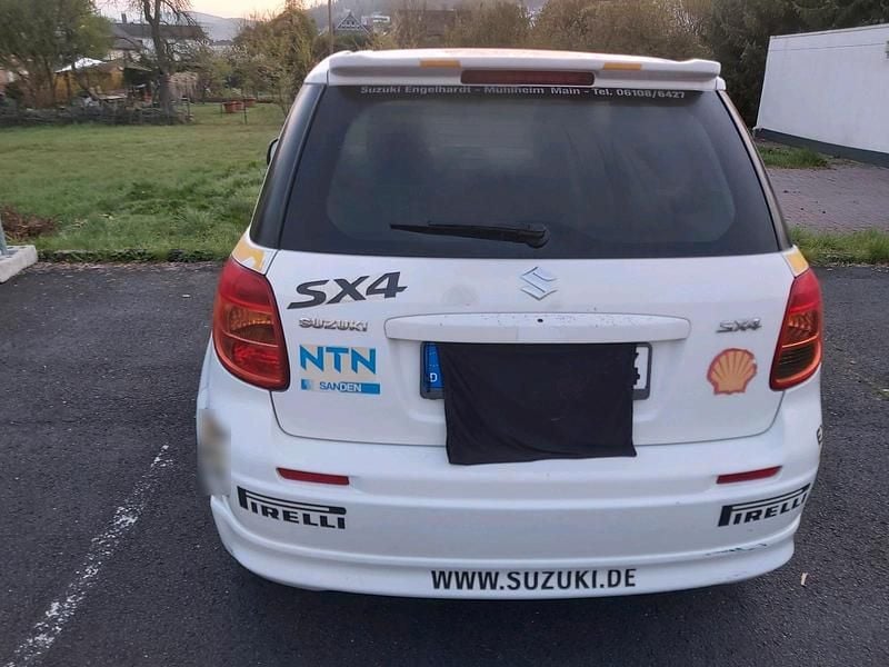 Gebraucht Suzuki SX4 107 PS (78 kW) 2008 Weiß Limousine