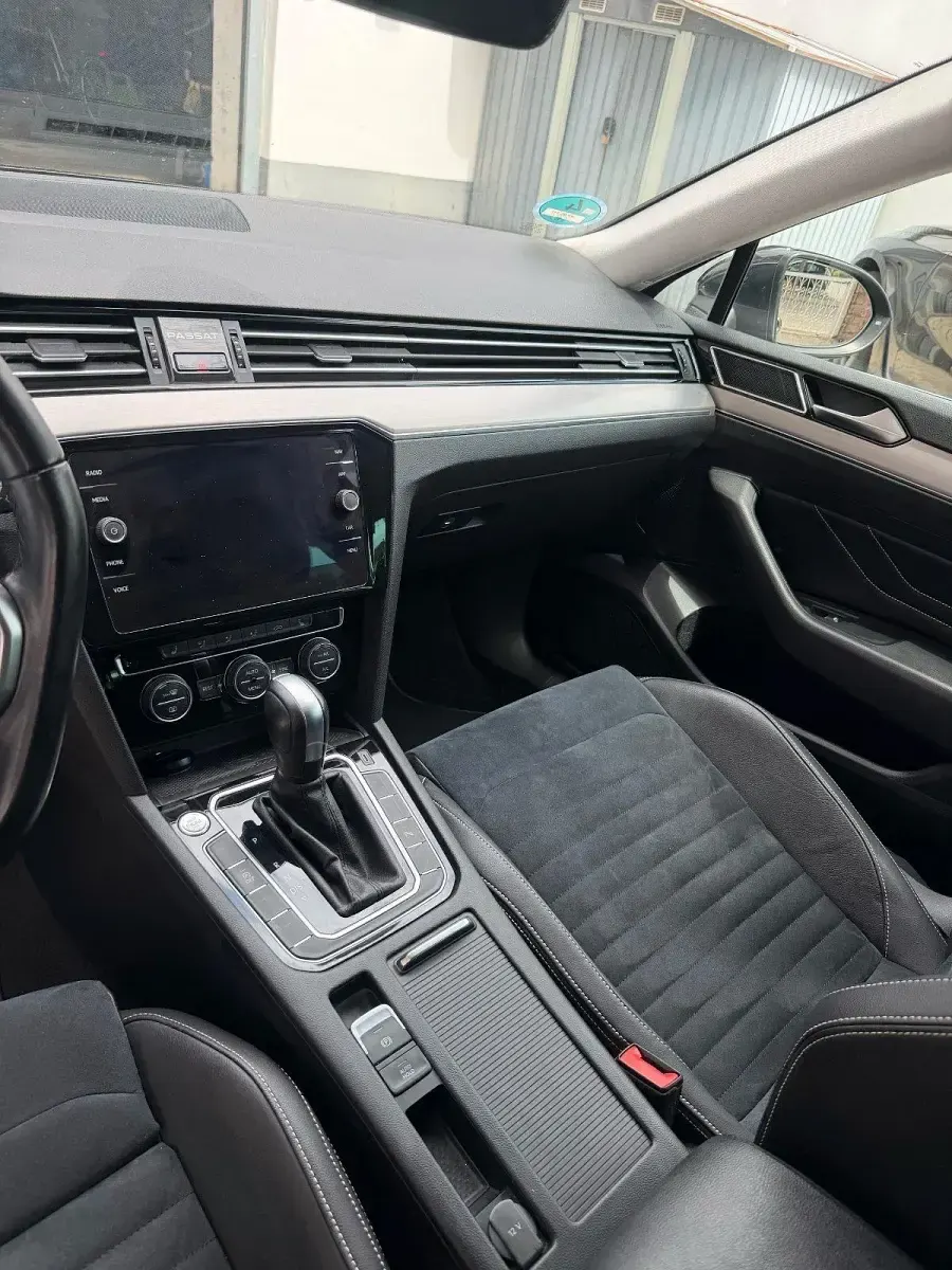 Gebraucht VW Passat R-line 190 PS (139 kW) 2020 Grau Kombi