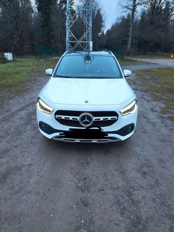 Gebraucht Mercedes GLA220 190 PS (139 kW) 2020 Weiß SUV