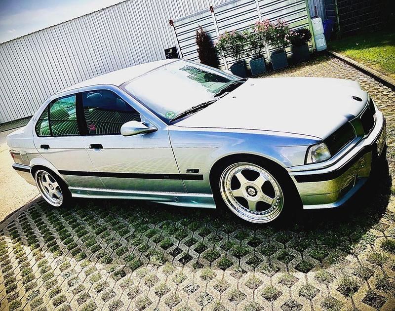 Silber Gebraucht 1996 BMW 320 M Sport Limousine | 7.940 € (Fairer Preis) - Bild 1/4