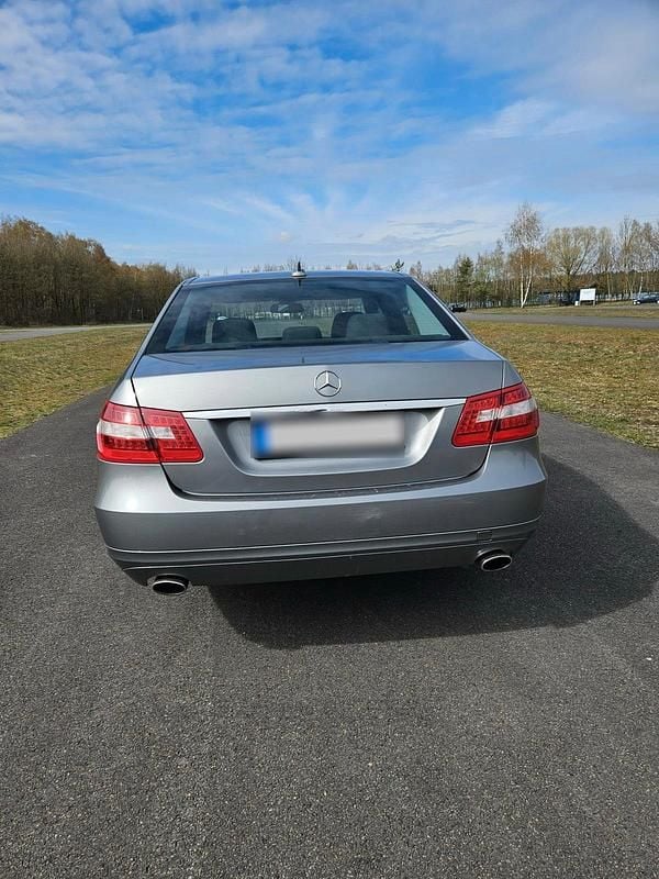 Gebraucht Mercedes E300 231 PS (169 kW) 2010 Grau Limousine