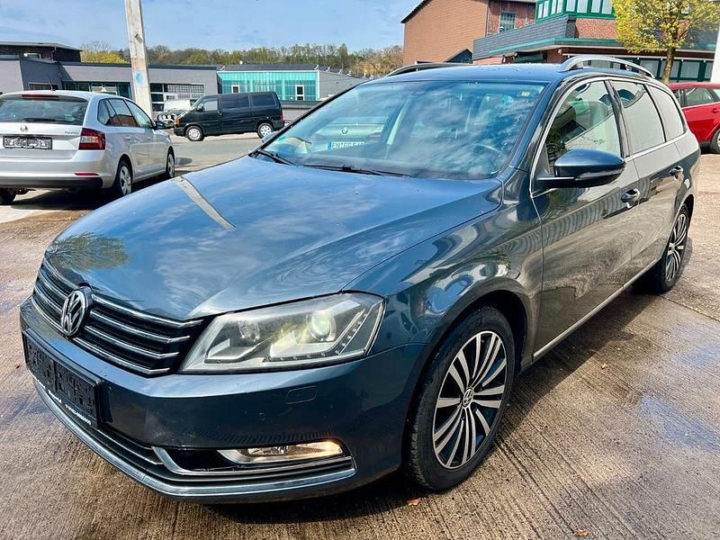 Gebraucht VW Passat Highline 140 PS (102 kW) 2013 Grau Limousine