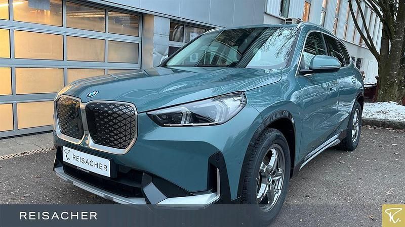 Grün Neu 2025 BMW iX1 SUV | 47.490 € (Etwas zu teuer) - Bild 1/4