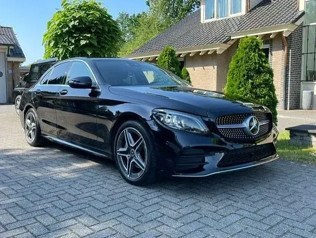 Gebraucht Mercedes C180 AMG line 156 PS (114 kW) 2019 Schwarz Limousine