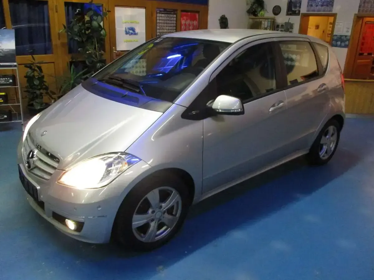 Gebraucht Mercedes A160 Elegance 95 PS (69 kW) 2011 Grau Limousine