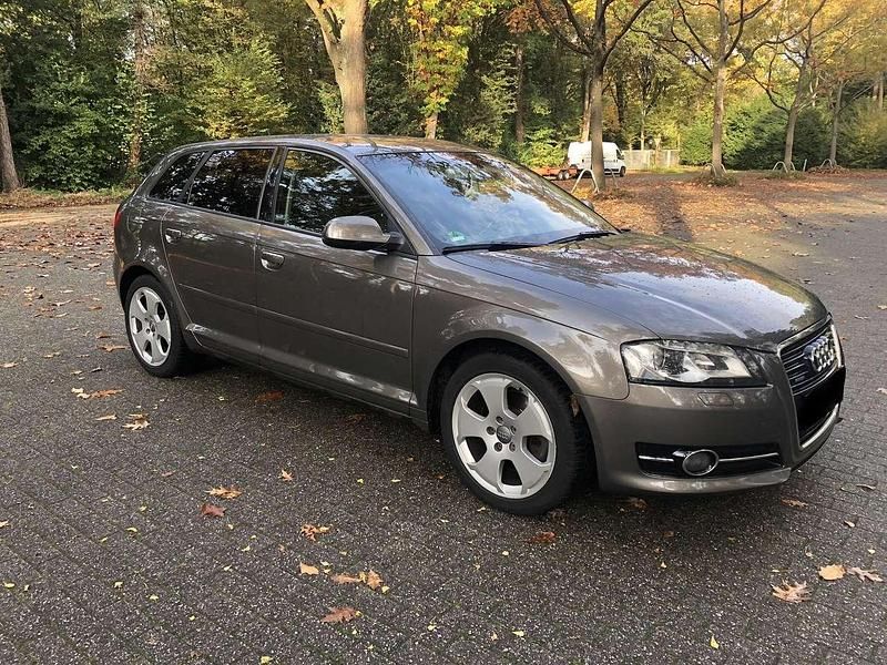 Grau Gebraucht 2010 Audi A3 Sportback Kleinwagen | 5.999 € (Guter Preis) - Bild 1/4