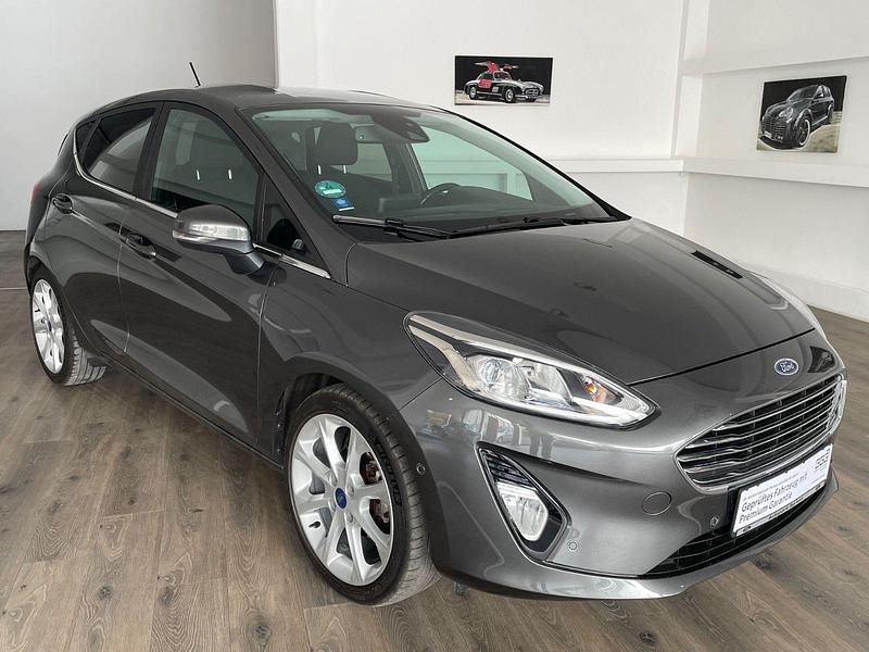 Gebraucht Ford Fiesta Titanium 101 PS (74 kW) 2017 Grau Kleinwagen