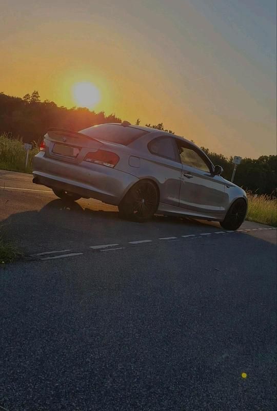 Silber Gebraucht 2009 BMW 120 Coupé Coupé | 9.000 € - Bild 1/4