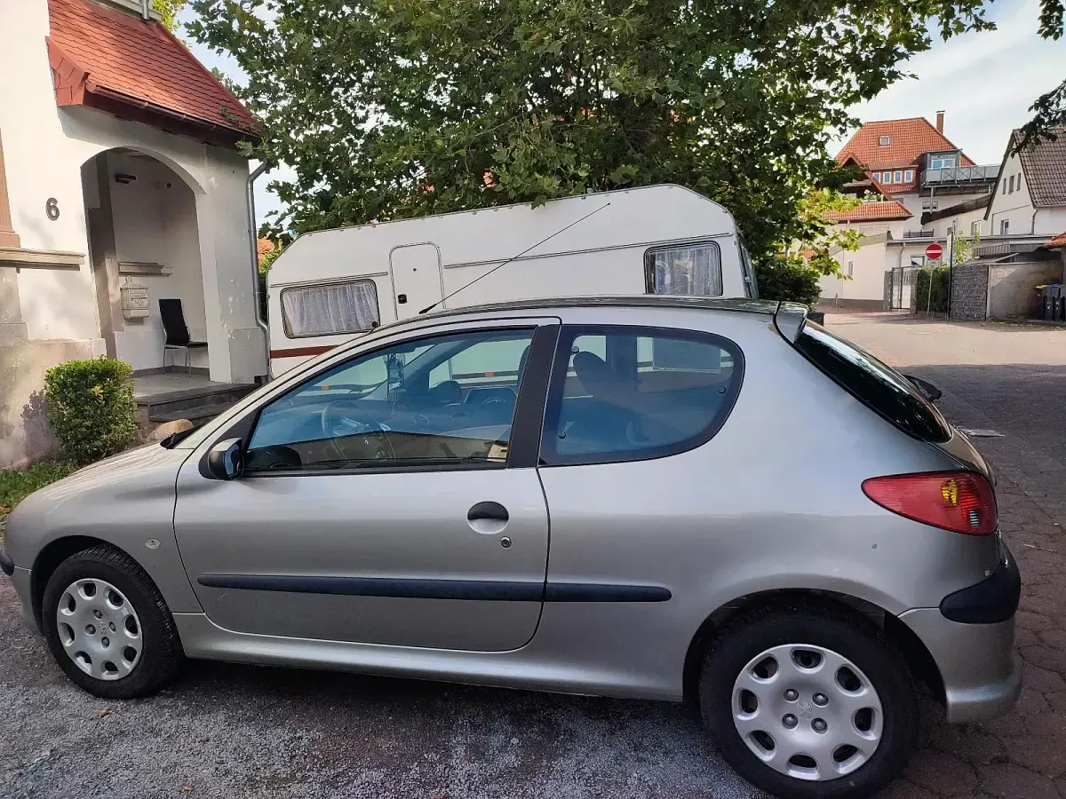 Gebraucht Peugeot 206 60 PS (44 kW) 2004 Silber Kleinwagen