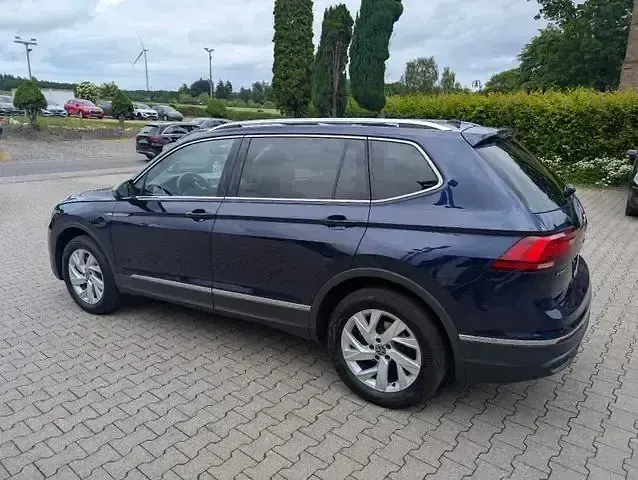 Gebraucht VW Tiguan Allspace Life 190 PS (139 kW) 2023 Blau SUV