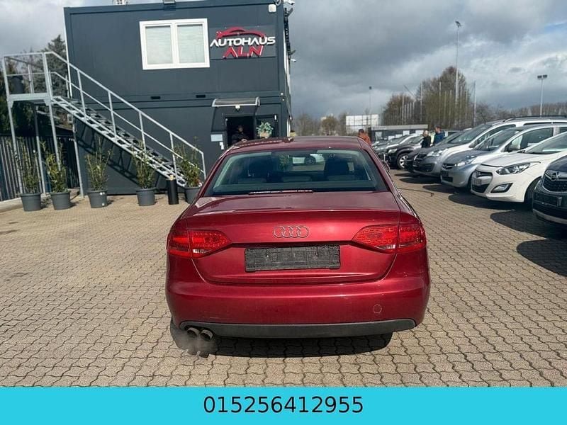 Gebraucht Audi A4 Attraction 120 PS (88 kW) 2010 Rot Limousine