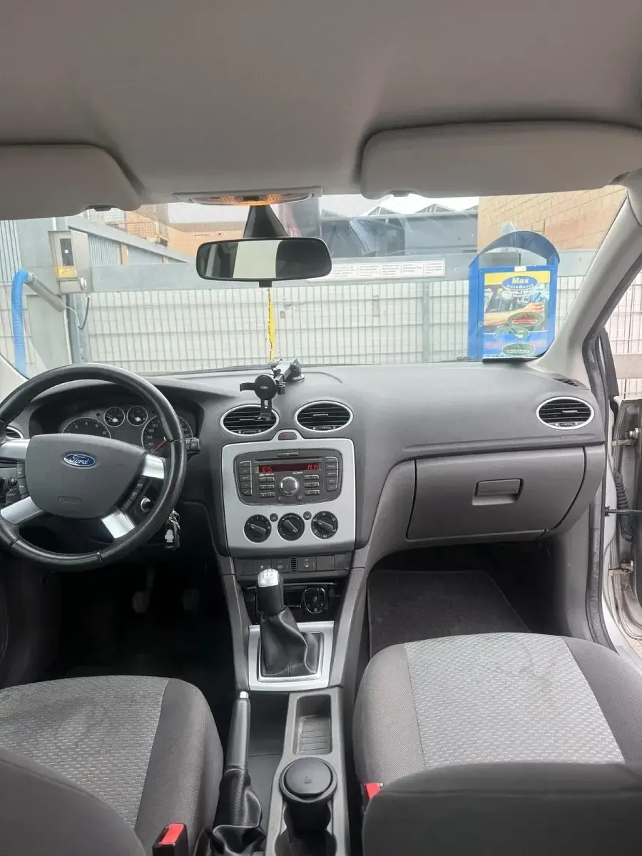 Gebraucht Ford Focus 90 PS (66 kW) 2006 Grau Kleinwagen
