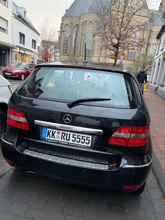Schwarz Gebraucht 2009 Mercedes B180 Van / Kleinbus | 4.400 € (Guter Preis) - Bild 1/4