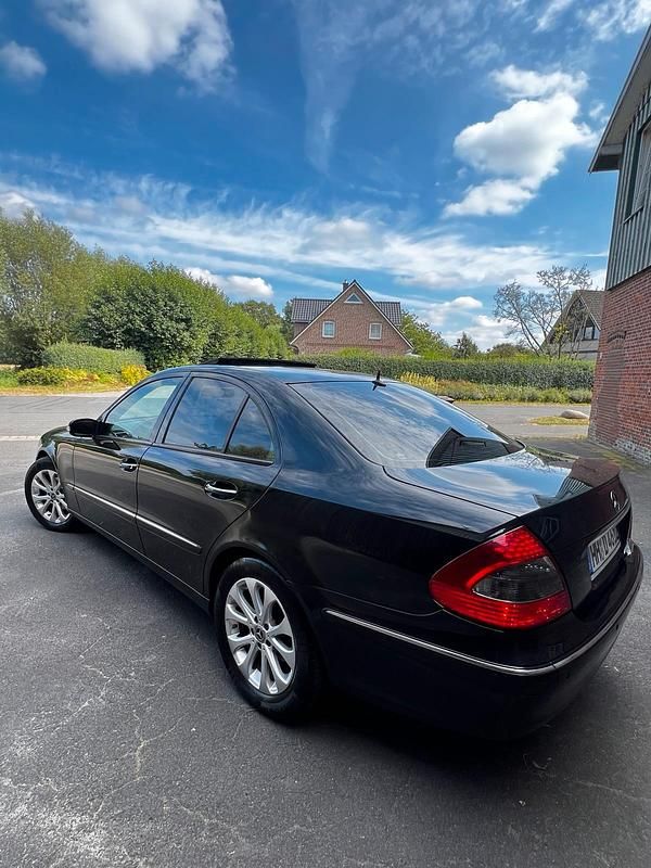 Schwarz Gebraucht 2006 Mercedes E320 Limousine | 3.300 € (Superpreis) - Bild 1/4