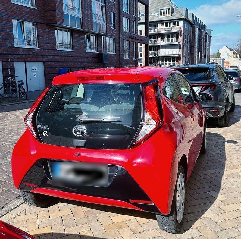 Gebraucht Toyota Aygo 72 PS (52 kW) 2018 Schwarz Kleinwagen