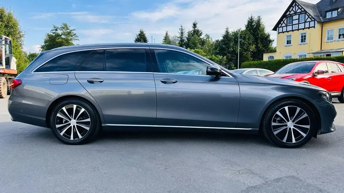 Gebraucht Mercedes E220 Avantgarde 194 PS (142 kW) 2017 Grau Kombi