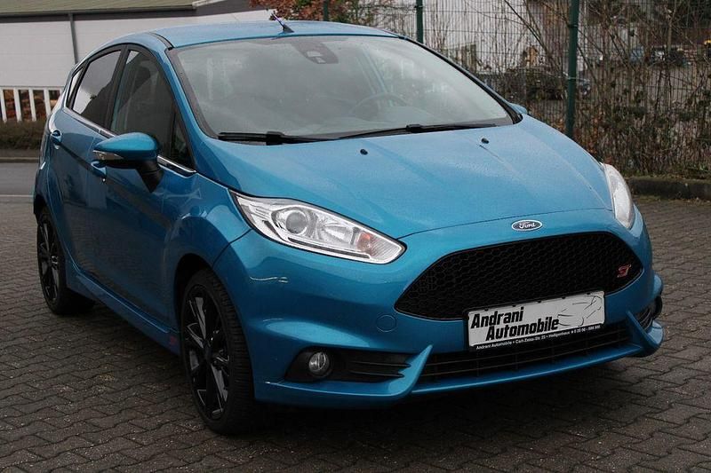 Blau Gebraucht 2014 Ford Fiesta ST-Line Limousine | 5.670 € (Guter Preis) - Bild 1/4
