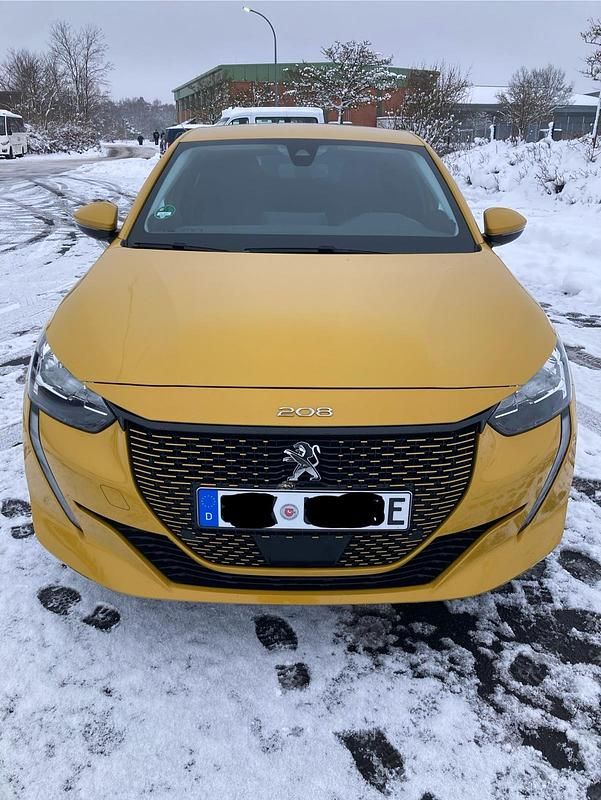 Gebraucht Peugeot e-208 100 kW (136 PS) 2021 Gelb Kleinwagen