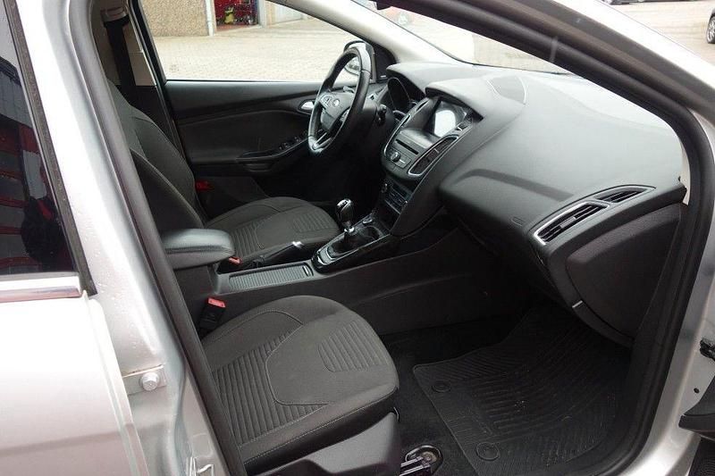 Gebraucht Ford Focus Titanium 125 PS (91 kW) 2018 Silber Kombi