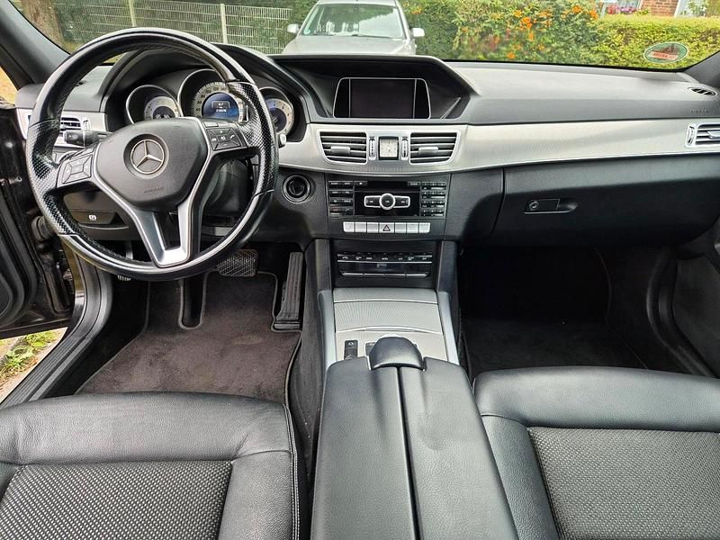 Schwarz Gebraucht 2014 Mercedes E200 Kombi | 10.750 € (Superpreis) - Bild 1/4