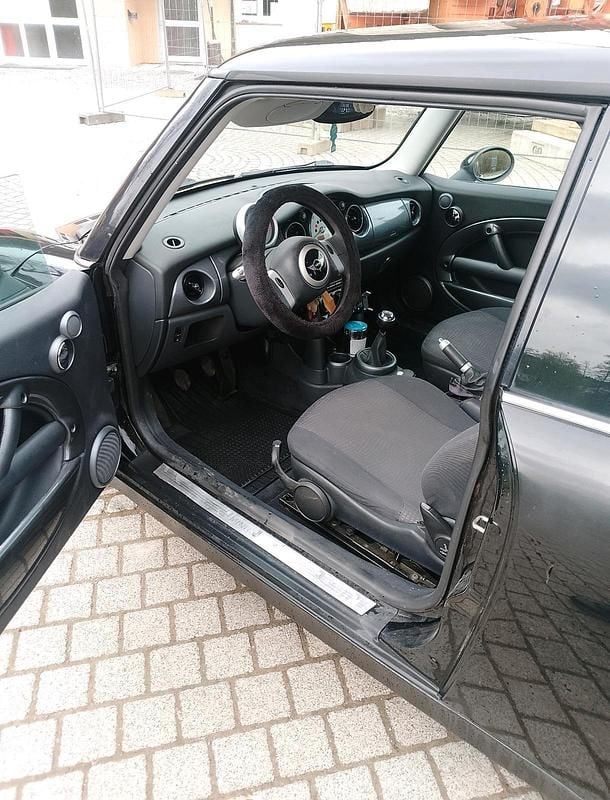 Second-hand Mini Cooper 115 CP (84 kW) 2004 Negru Hatchback
