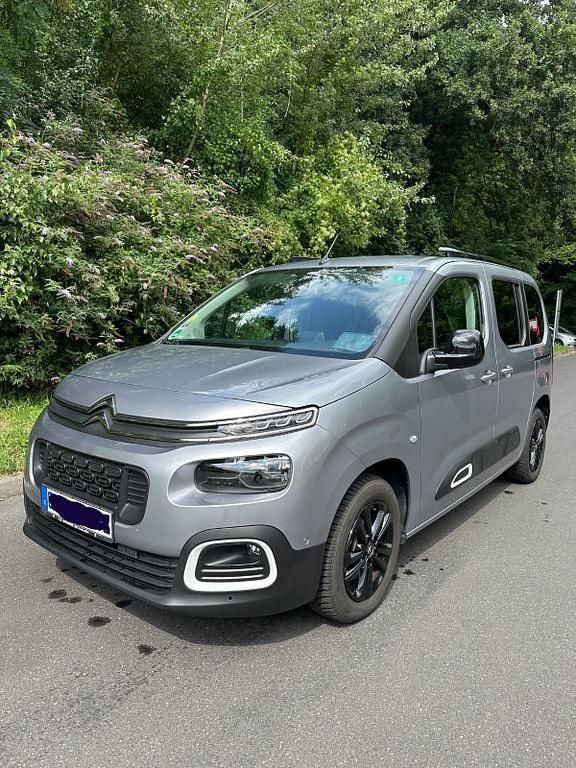 Grau Gebraucht 2022 Citroën Berlingo Shine Van / Kleinbus | 21.900 € (Guter Preis) - Bild 1/4