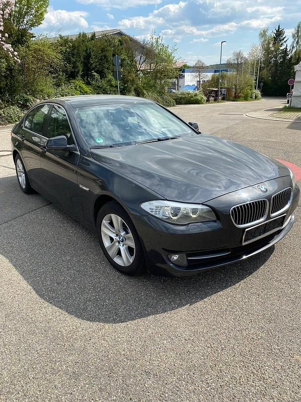 Second-hand BMW 520 184 CP (135 kW) 2013 Negru Berlinǎ