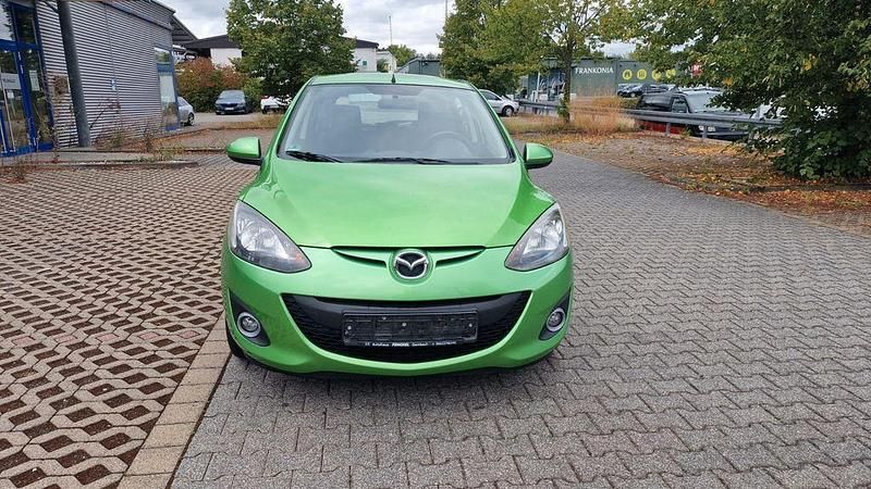 Grün Gebraucht 2011 Mazda 2 Limousine | 4.999 € (Fairer Preis) - Bild 1/4