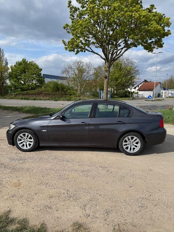 Gebraucht BMW 320 170 PS (125 kW) 2008 Grau Limousine