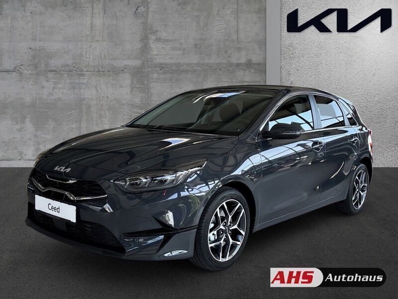Neu Kia Ceed 140 PS (102 kW) 2025 Schwarz Kleinwagen