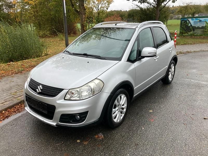 Silber Gebraucht 2013 Suzuki SX4 SUV | 6.000 € (Superpreis) - Bild 1/4