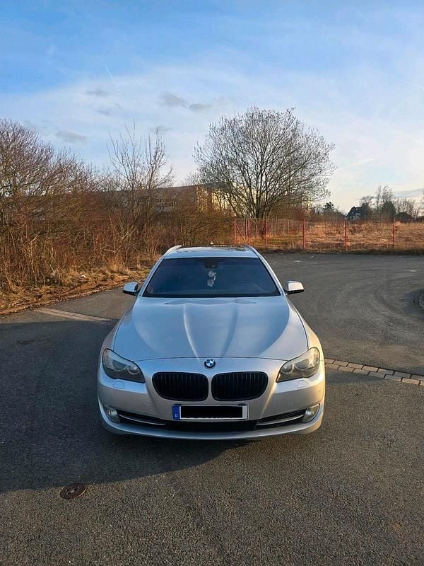 Gebraucht BMW 530 258 PS (189 kW) 2012 Silber Kombi