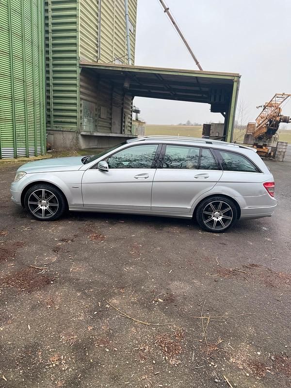Gebraucht Mercedes C200 136 PS (100 kW) 2010 Silber Kombi
