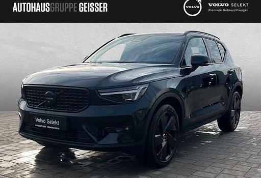 Neu Volvo XC40 Plus 163 PS (119 kW) 2025 Schwarz SUV
