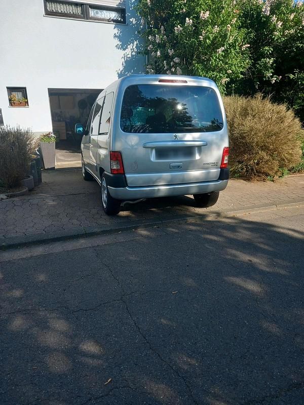 Gebraucht Peugeot Partner 109 PS (80 kW) 2007 Silber Van / Kleinbus