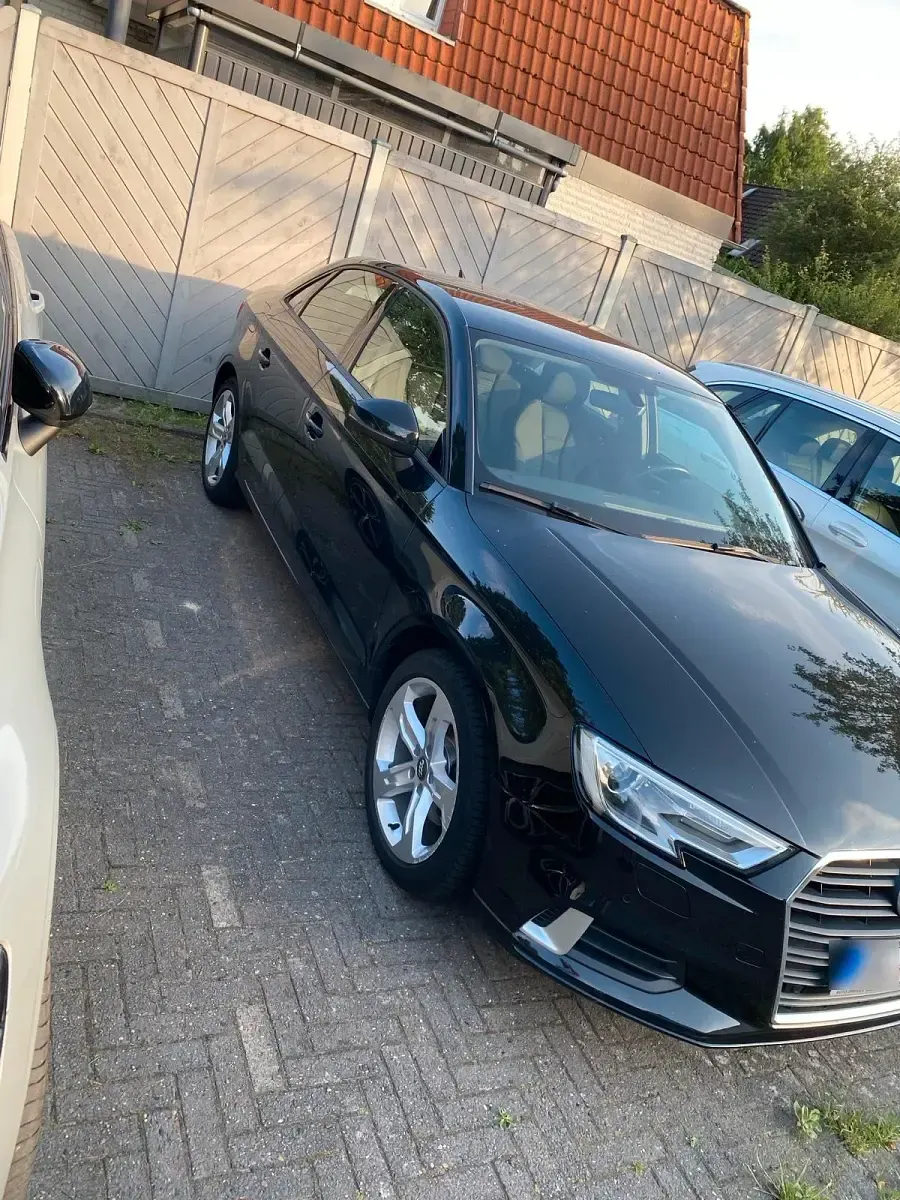 Gebraucht Audi A3 Comfort 116 PS (85 kW) 2018 Schwarz Limousine