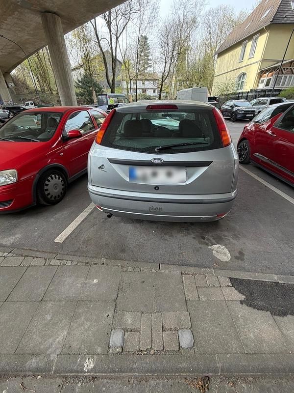 Gebraucht Ford Focus 100 PS (73 kW) 2004 Silber Kleinwagen