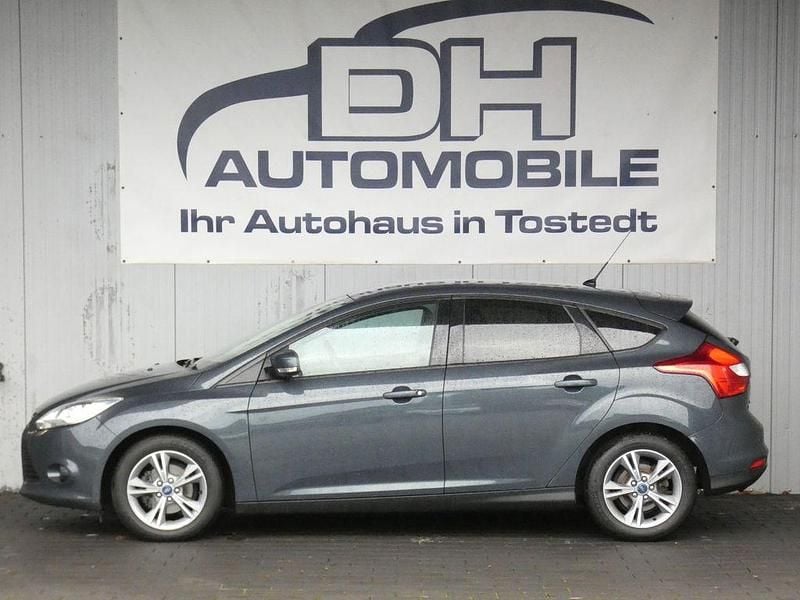 Grau Gebraucht 2014 Ford Focus Limousine | 7.990 € (Teuer) - Bild 1/4