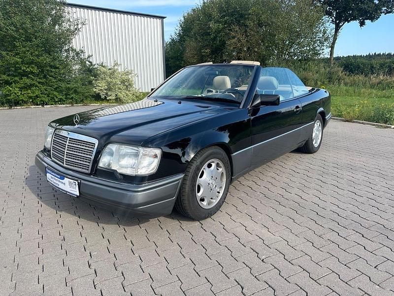 Second-hand Mercedes E320 220 CP (161 kW) 1995 Negru Cabrio